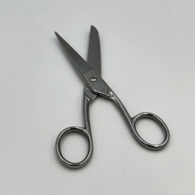 Drēbnieku šķēres - Drēbnieku šķēres. Ergonomisks dizains, ļoti ērtas ikdienas lietošanā. Neaizstājams palīgs mājsaimniecībā.